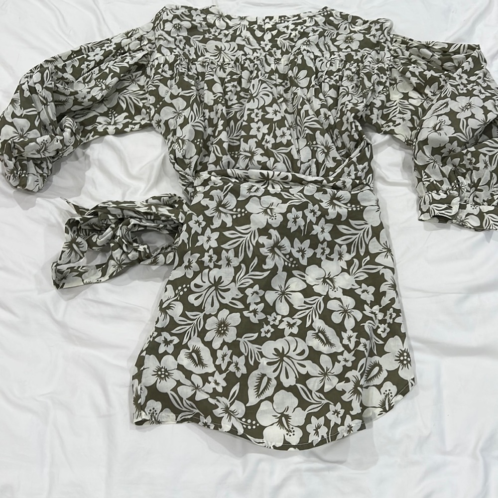 acacia swimwear Olive Green & White Floral Off-Shoulder Coverup